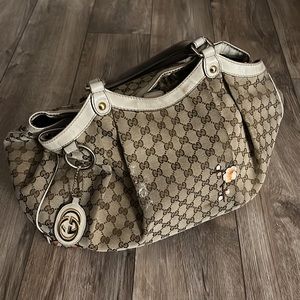 Large Gucci Sukey very used but still lotsa fun with charm